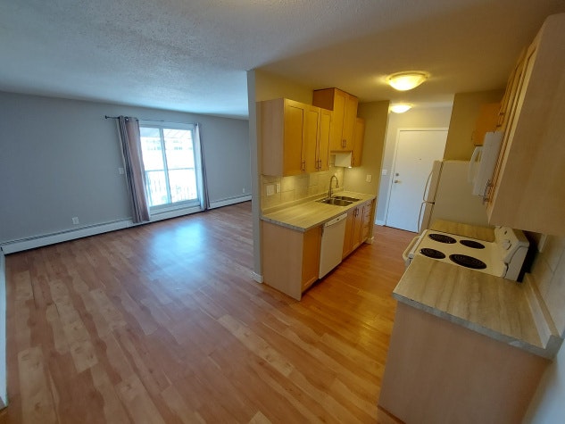 5904 51 Avenue, Red Deer, AB, T4N 4H9 - 8