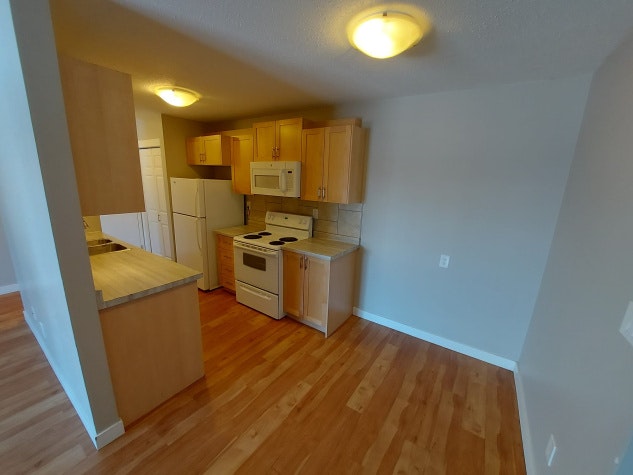 5904 51 Avenue, Red Deer, AB, T4N 4H9 - 2