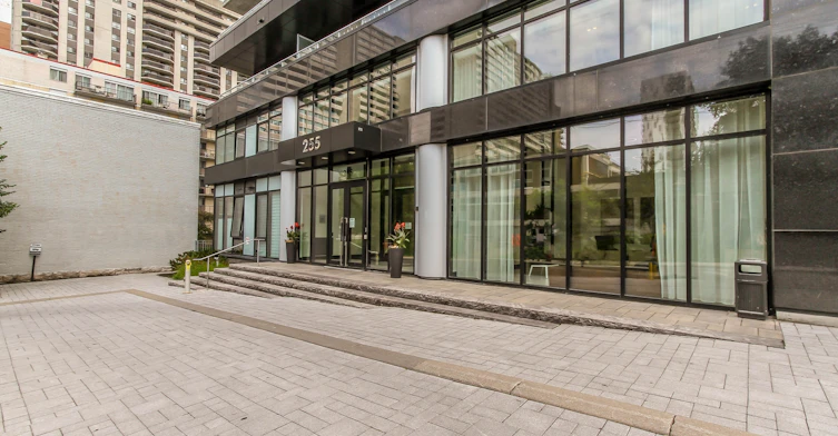 255 Bay Street, Ottawa, ON, K1R 0C5 - 2