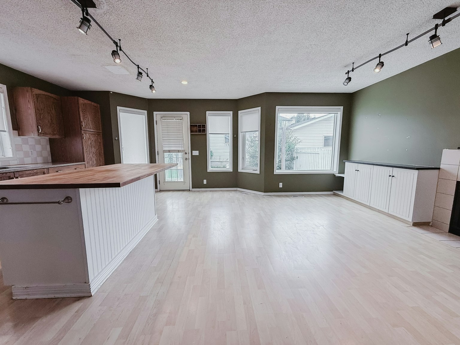 Upper-27 Hidden Crescent Northwest, Calgary, AB, T3A 5L3 - 3