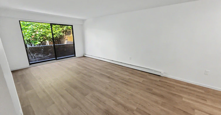 102-122 East 18th Street, North Vancouver, BC, V7L 2X5 - 8