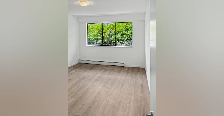 102-122 East 18th Street, North Vancouver, BC, V7L 2X5 - 6