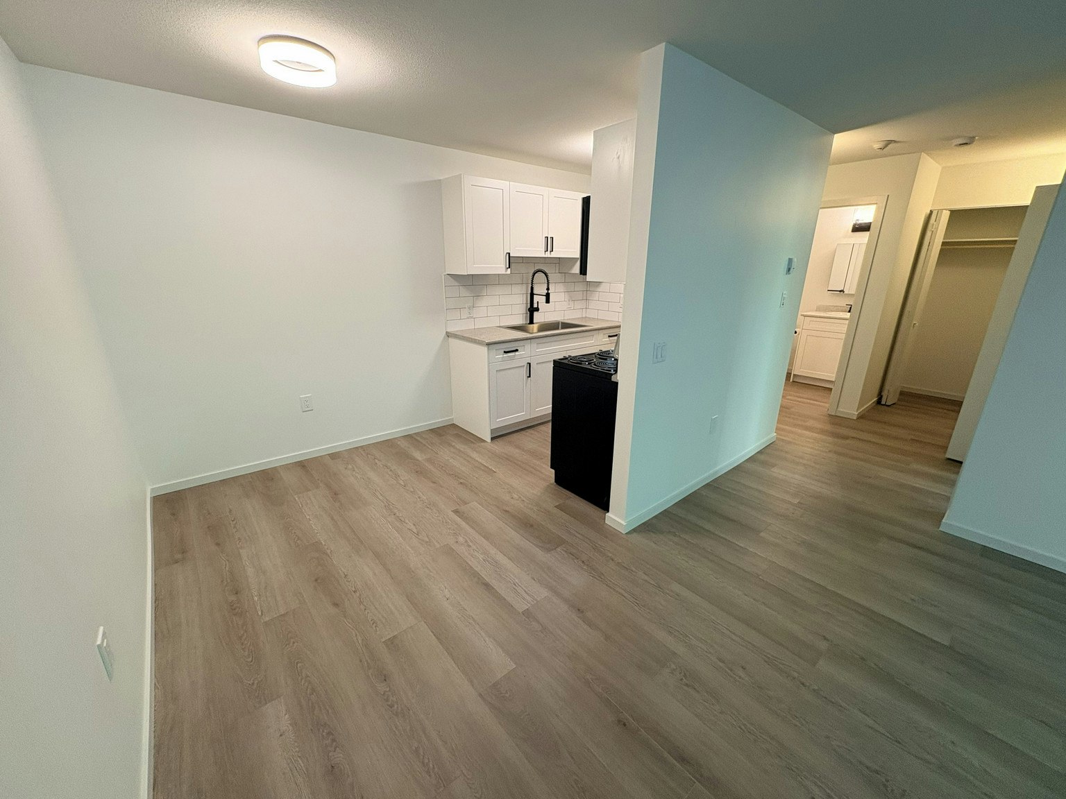 102-122 East 18th Street, North Vancouver, BC, V7L 2X5 - 11