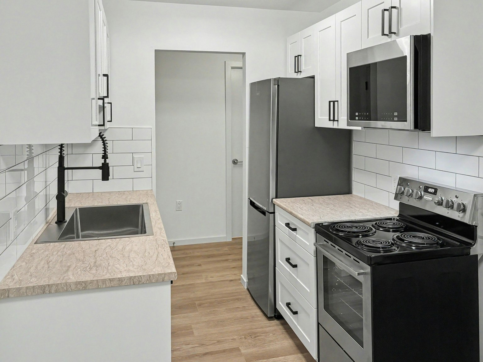 102-122 East 18th Street, North Vancouver, BC, V7L 2X5