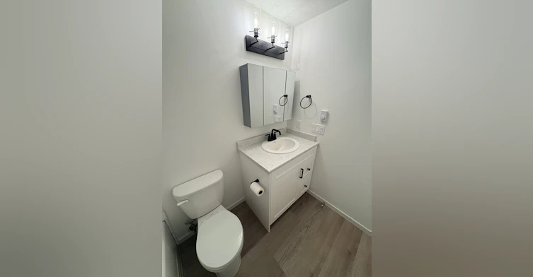 102-122 East 18th Street, North Vancouver, BC, V7L 2X5 - 3