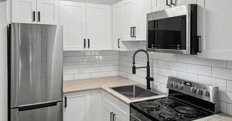 103-122 East 18th Street, North Vancouver, BC, V7L 2X5
