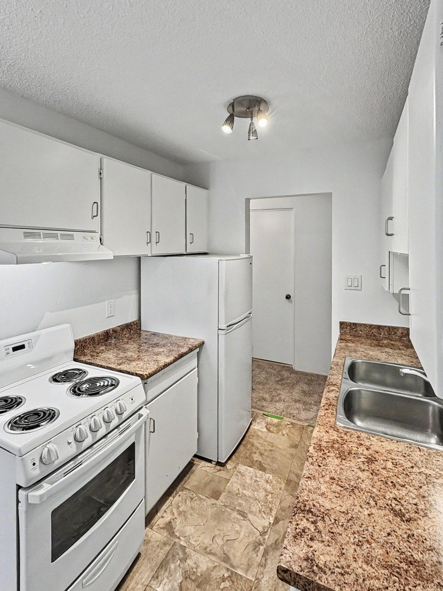 305-122 East 18th Street, North Vancouver, BC, V7L 2X5