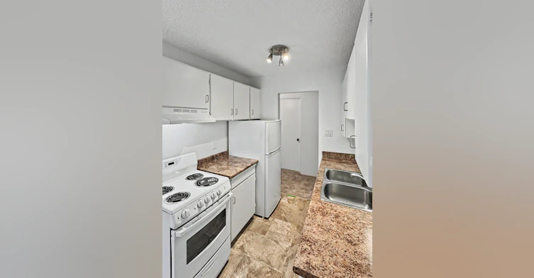 305-122 East 18th Street, North Vancouver, BC, V7L 2X5