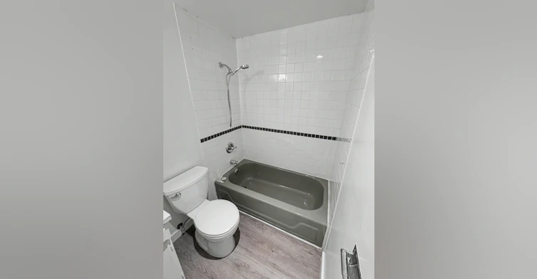 305-122 East 18th Street, North Vancouver, BC, V7L 2X5 - 5
