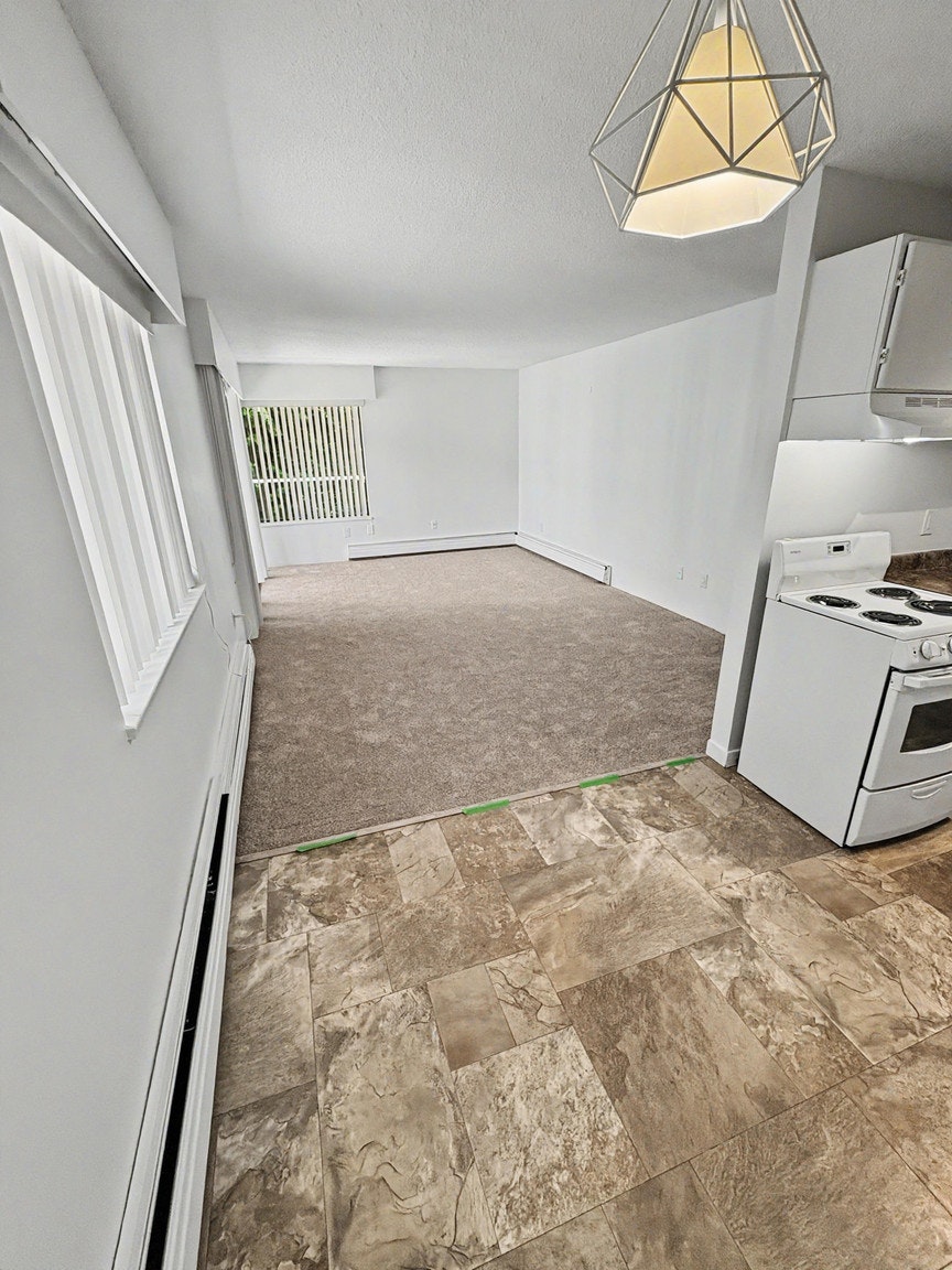 305-122 East 18th Street, North Vancouver, BC, V7L 2X5 - 2