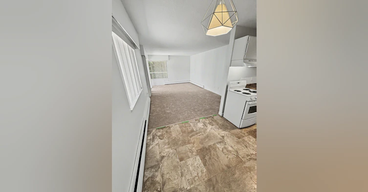 305-122 East 18th Street, North Vancouver, BC, V7L 2X5 - 2