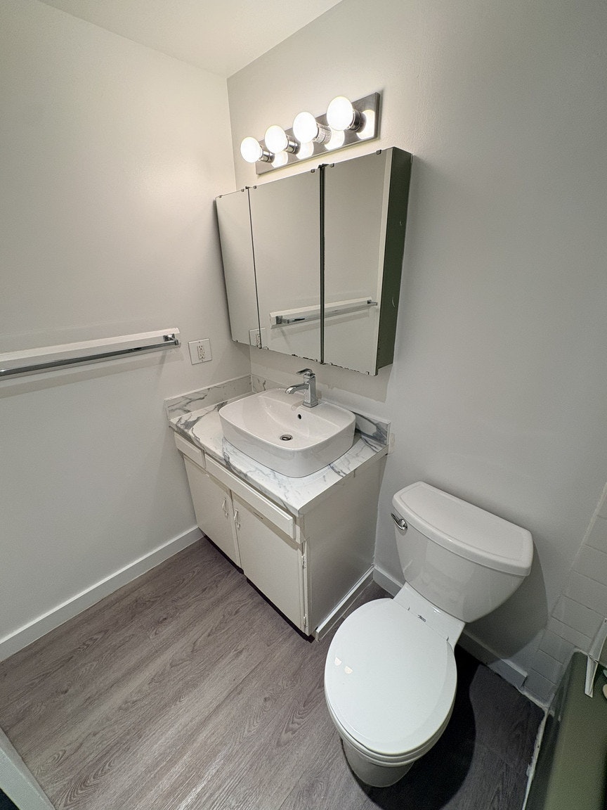 305-122 East 18th Street, North Vancouver, BC, V7L 2X5 - 4