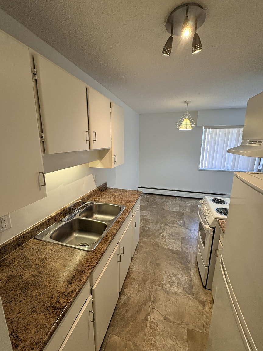 305-122 East 18th Street, North Vancouver, BC, V7L 2X5 - 9