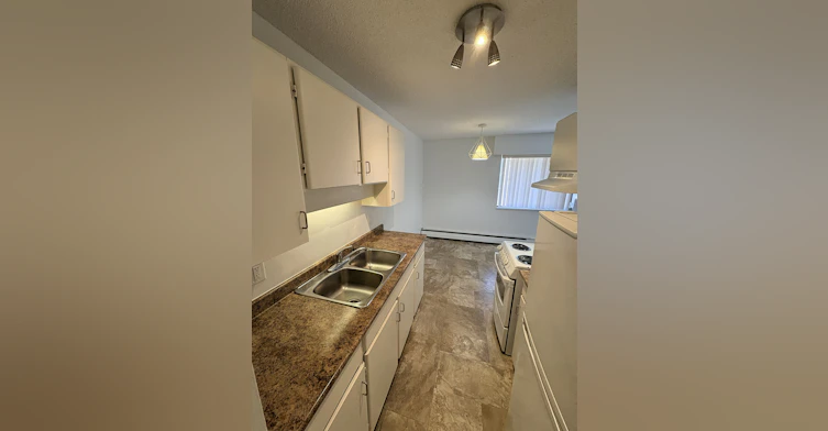 305-122 East 18th Street, North Vancouver, BC, V7L 2X5 - 9