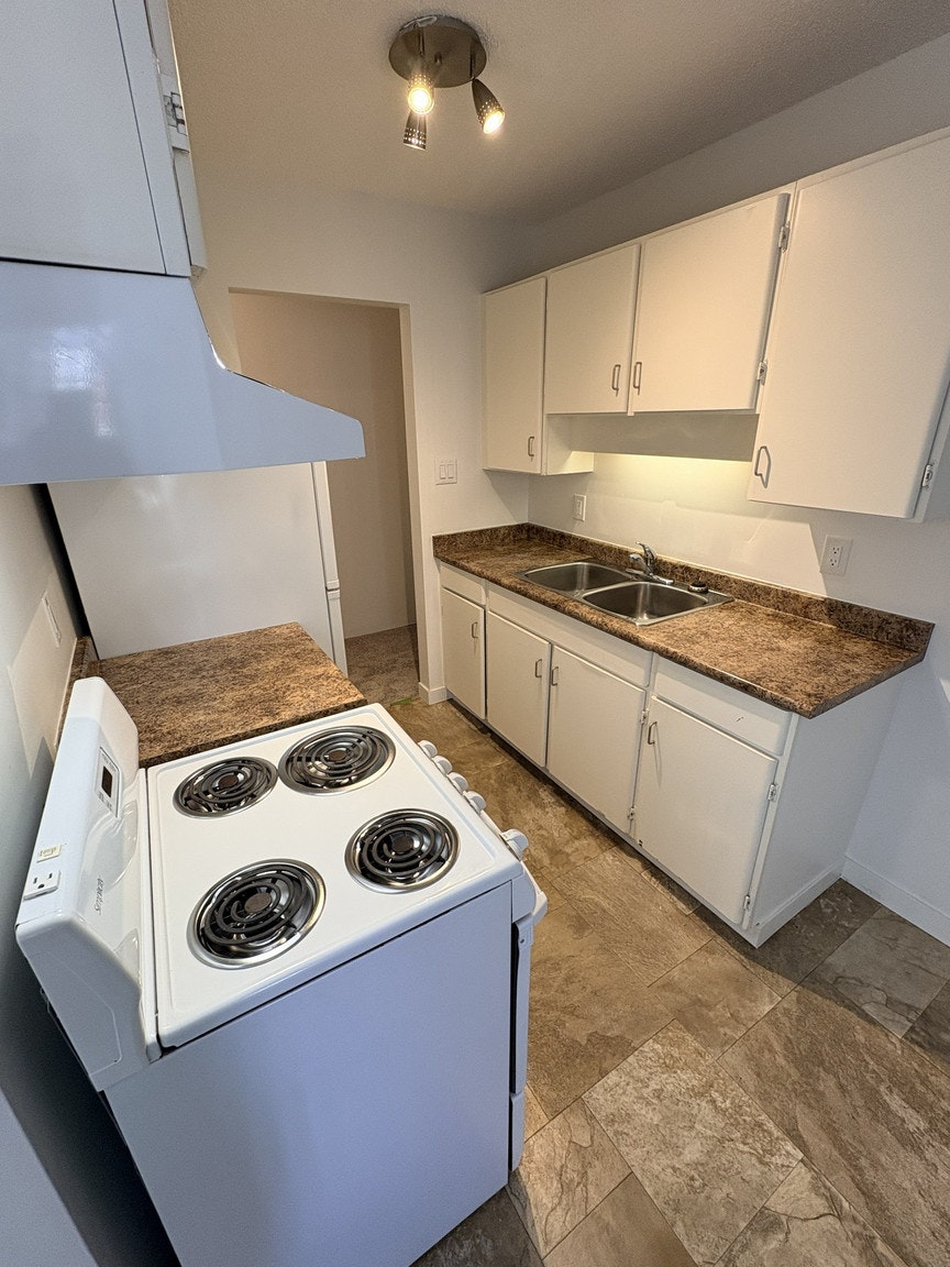 305-122 East 18th Street, North Vancouver, BC, V7L 2X5 - 10