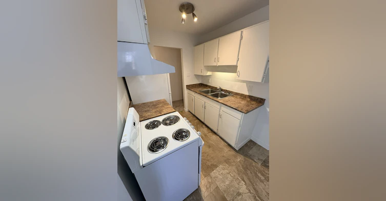 305-122 East 18th Street, North Vancouver, BC, V7L 2X5 - 10