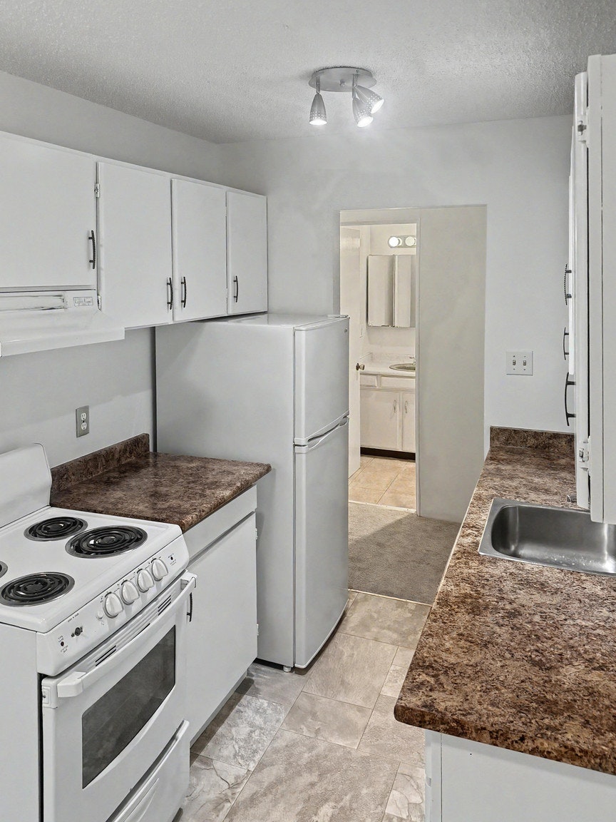 105-122 East 18th Street, North Vancouver, BC, V7L 2X5 - 2