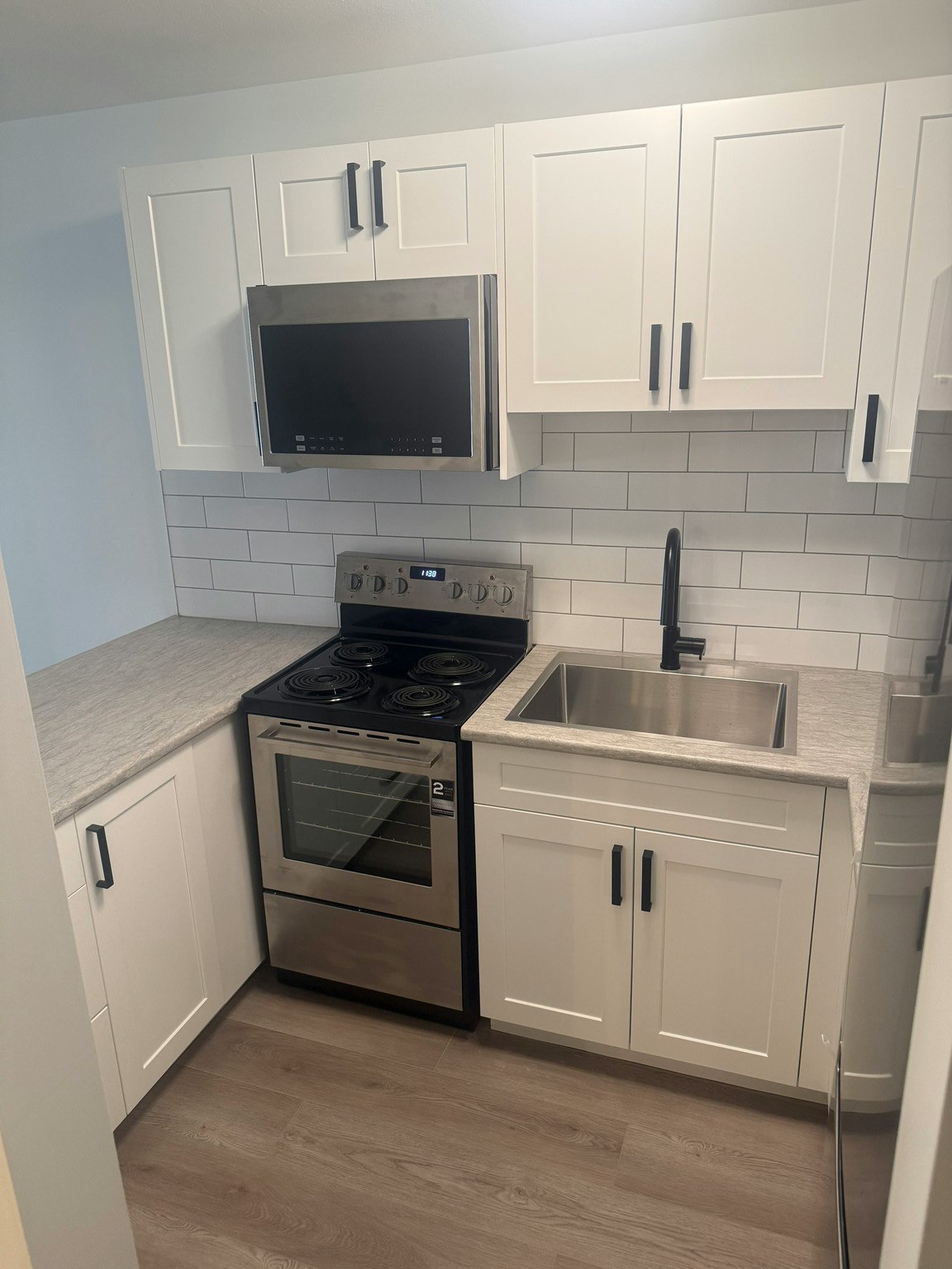 106-122 East 18th Street, North Vancouver, BC, V7L 2X5 - 2