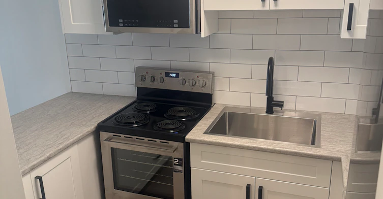 106-122 East 18th Street, North Vancouver, BC, V7L 2X5 - 2
