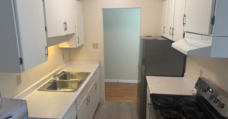 202-122 East 18th Street, North Vancouver, BC, V7L 2X5 - 7