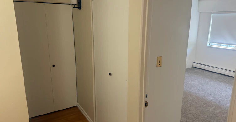 202-122 East 18th Street, North Vancouver, BC, V7L 2X5 - 2
