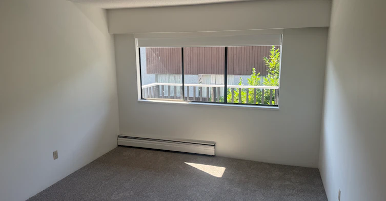 202-122 East 18th Street, North Vancouver, BC, V7L 2X5 - 4