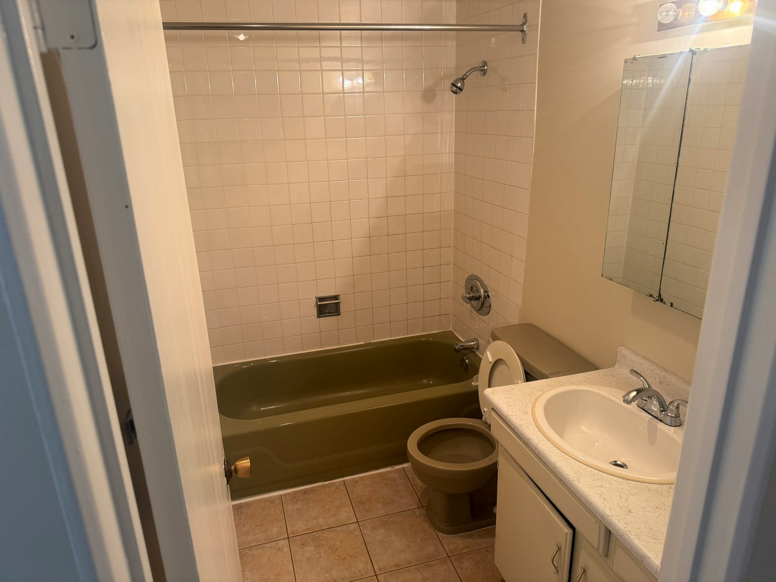 202-122 East 18th Street, North Vancouver, BC, V7L 2X5