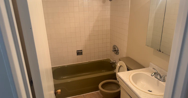 202-122 East 18th Street, North Vancouver, BC, V7L 2X5