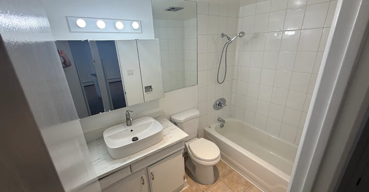 205-122 East 18th Street, North Vancouver, BC, V7L 2X5 - 6