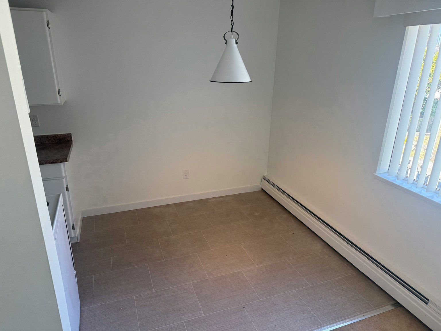 205-122 East 18th Street, North Vancouver, BC, V7L 2X5 - 2