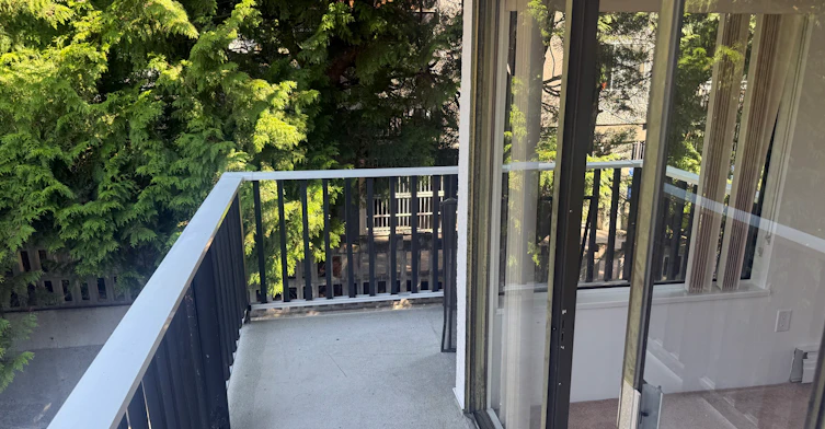 205-122 East 18th Street, North Vancouver, BC, V7L 2X5 - 3