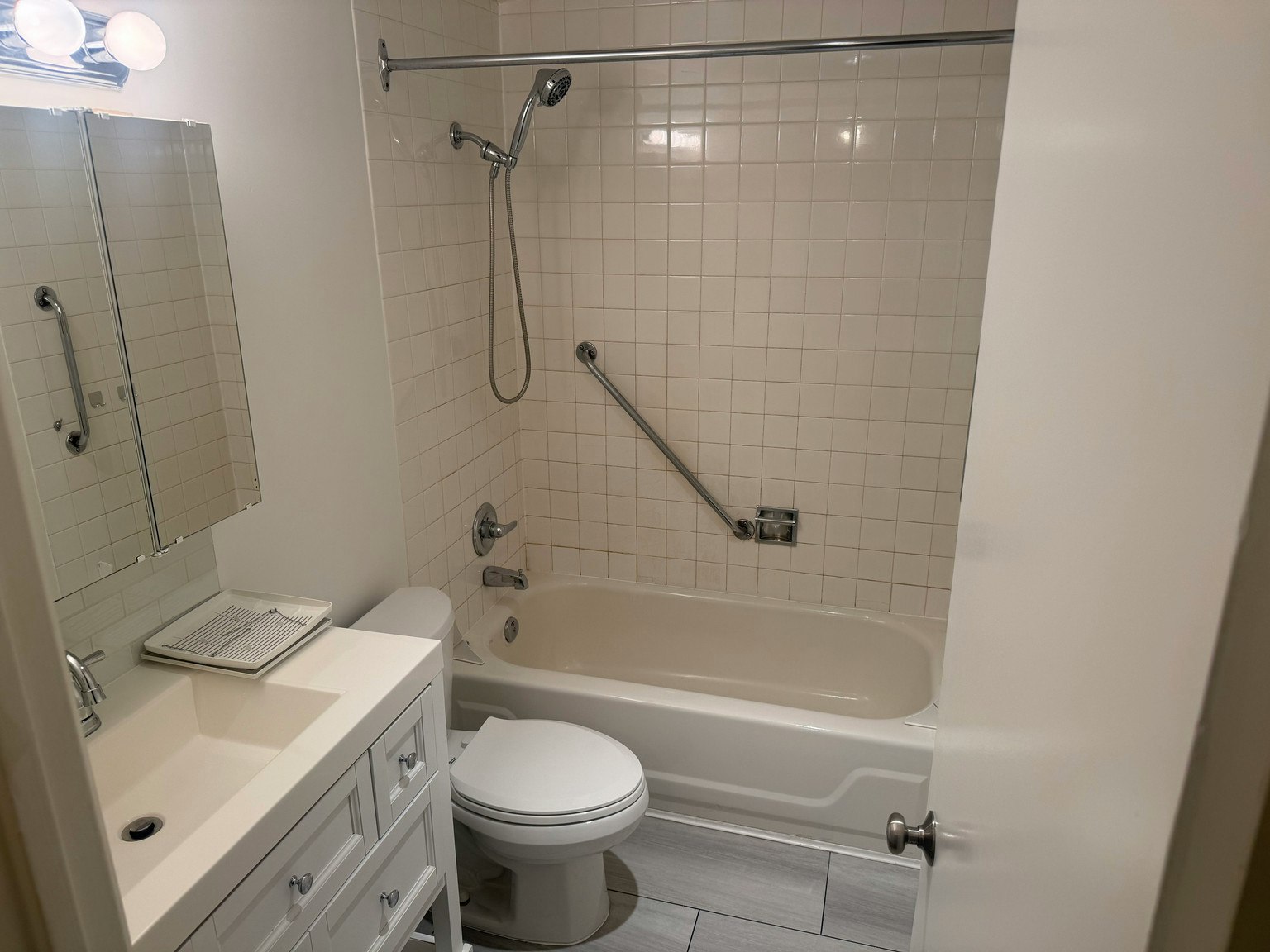 207-122 East 18th Street, North Vancouver, BC, V7L 2X5 - 5