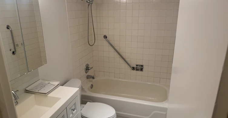 207-122 East 18th Street, North Vancouver, BC, V7L 2X5 - 5
