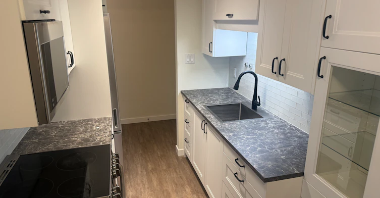 207-122 East 18th Street, North Vancouver, BC, V7L 2X5