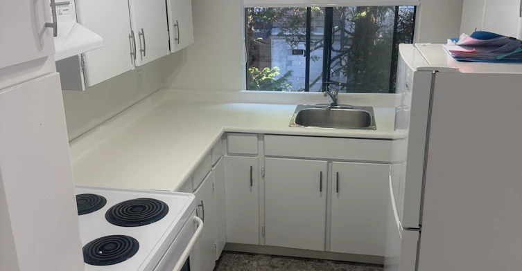208-122 East 18th Street, North Vancouver, BC, V7L 2X5 - 5