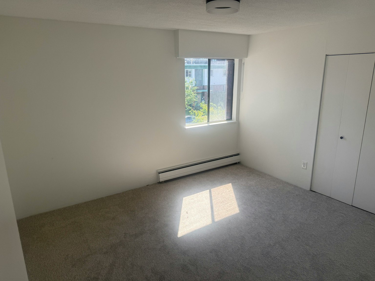 208-122 East 18th Street, North Vancouver, BC, V7L 2X5 - 2