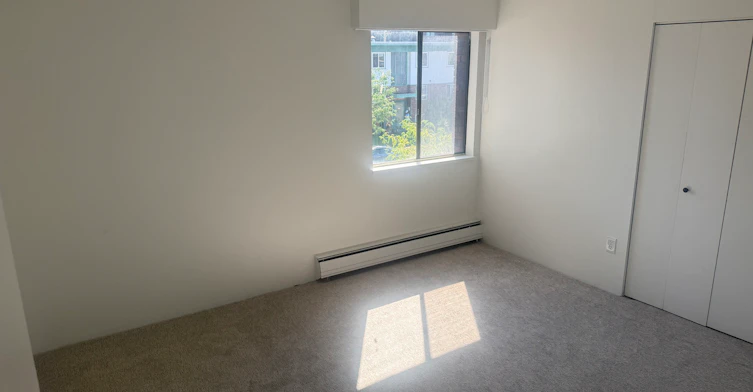 208-122 East 18th Street, North Vancouver, BC, V7L 2X5 - 2