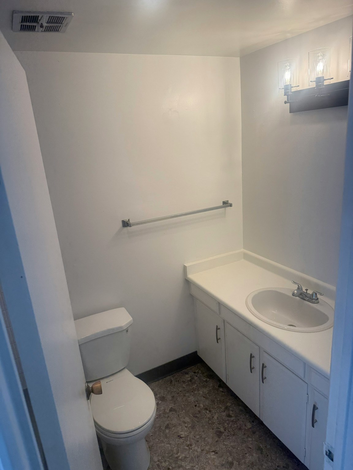 208-122 East 18th Street, North Vancouver, BC, V7L 2X5 - 8