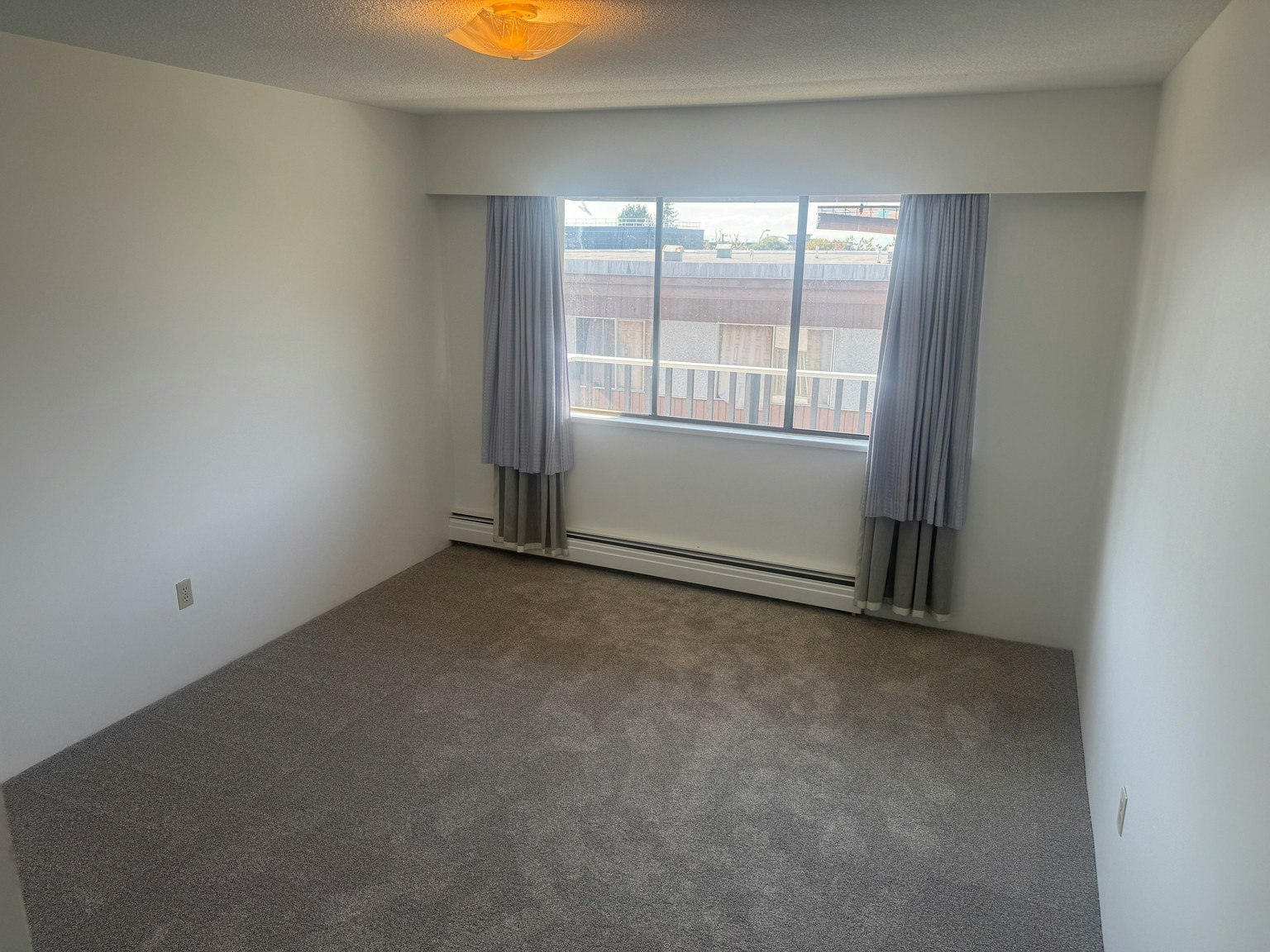 302-122 East 18th Street, North Vancouver, BC, V7L 2X5 - 2