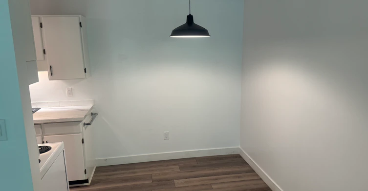 307-122 East 18th Street, North Vancouver, BC, V7L 2X5 - 2