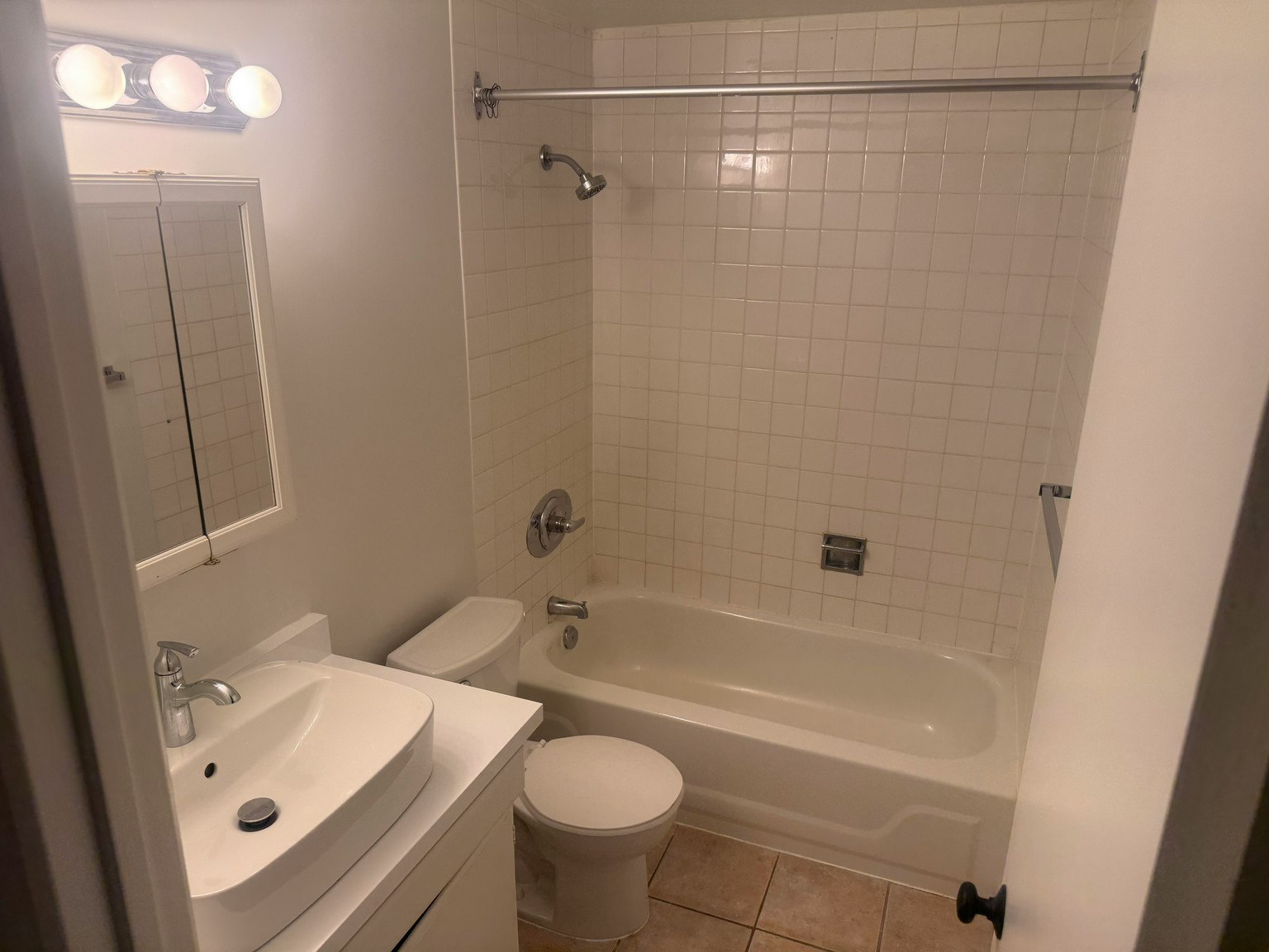 307-122 East 18th Street, North Vancouver, BC, V7L 2X5 - 7