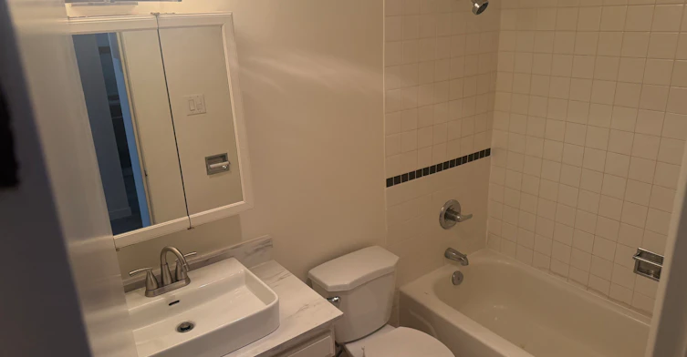 203-122 East 18th Street, North Vancouver, BC, V7L 2X5 - 8