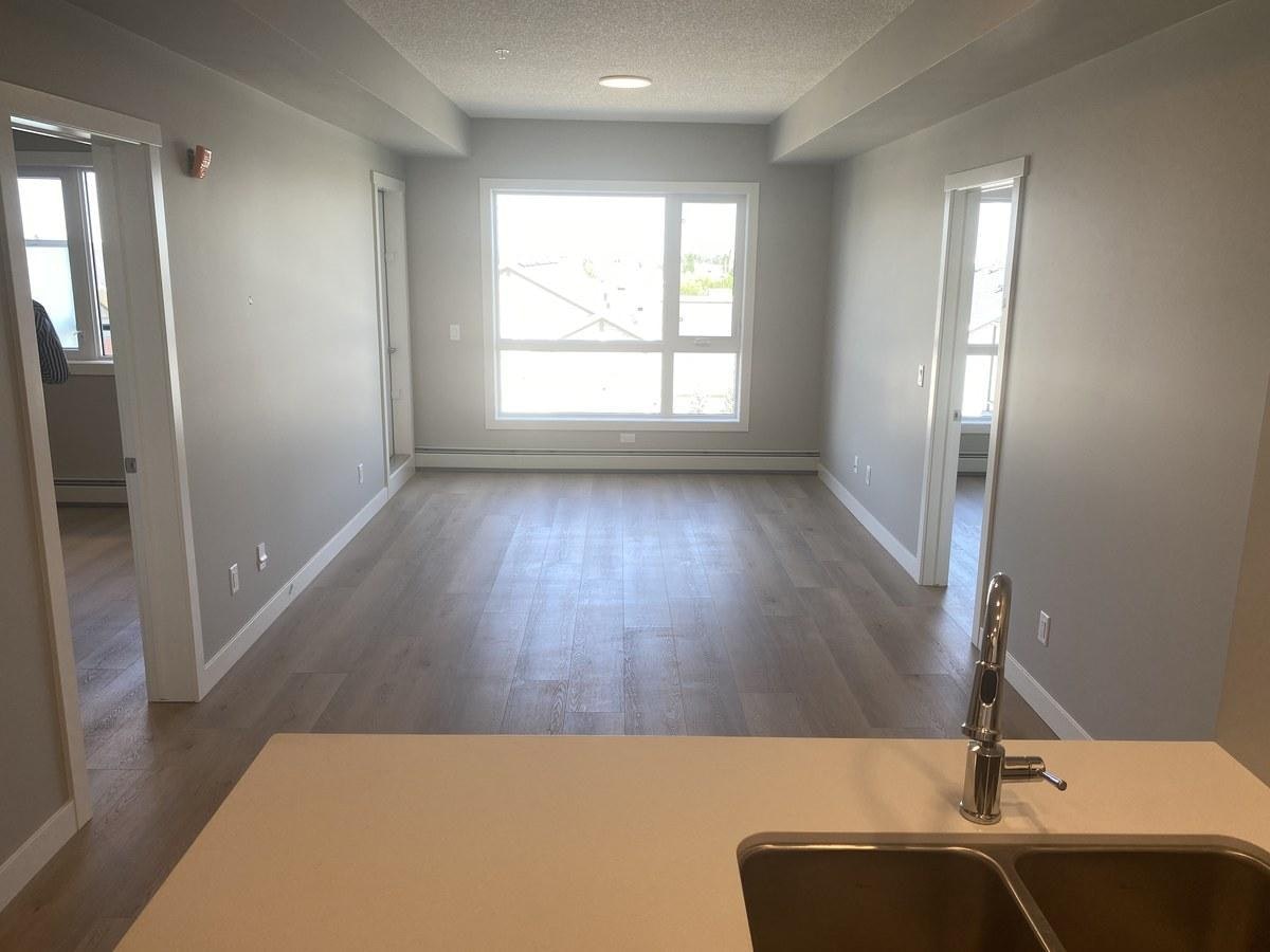 426-12804 140 Avenue Northwest, Edmonton, AB, T6V 0M2 - 4