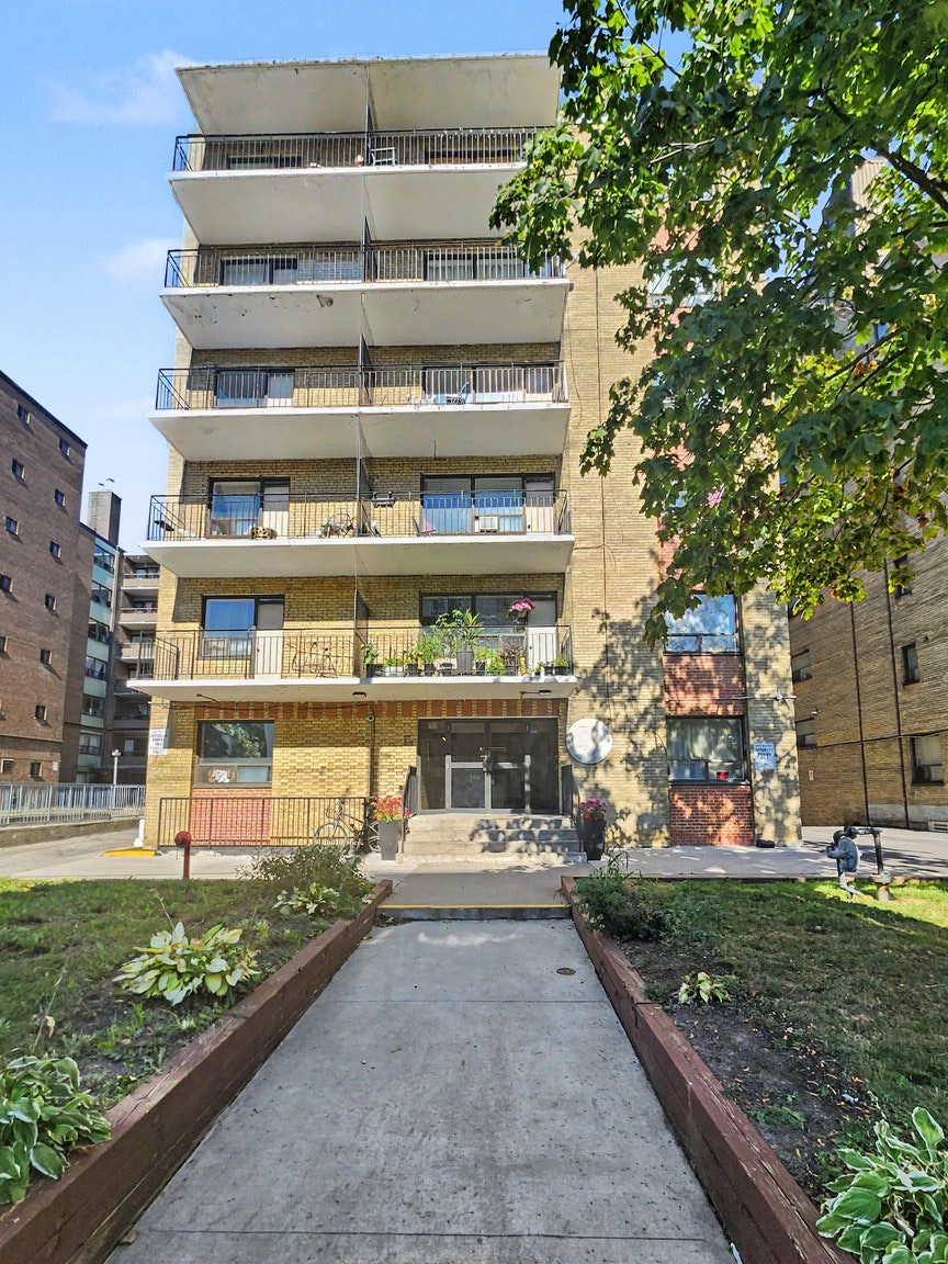 31 Spencer Avenue, Toronto, ON, M6K 2J9