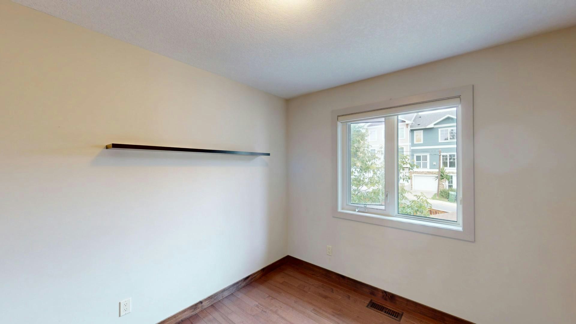 3825 1 Street Ne, Calgary, AB, T2E 3E1 - 9