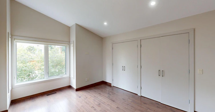 3825 1 Street Ne, Calgary, AB, T2E 3E1 - 5