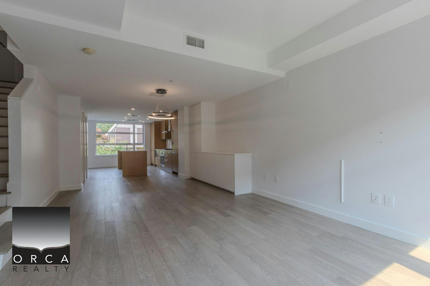 1055 Ridgewood Drive, North Vancouver, BC, V7R 0A5 - 3