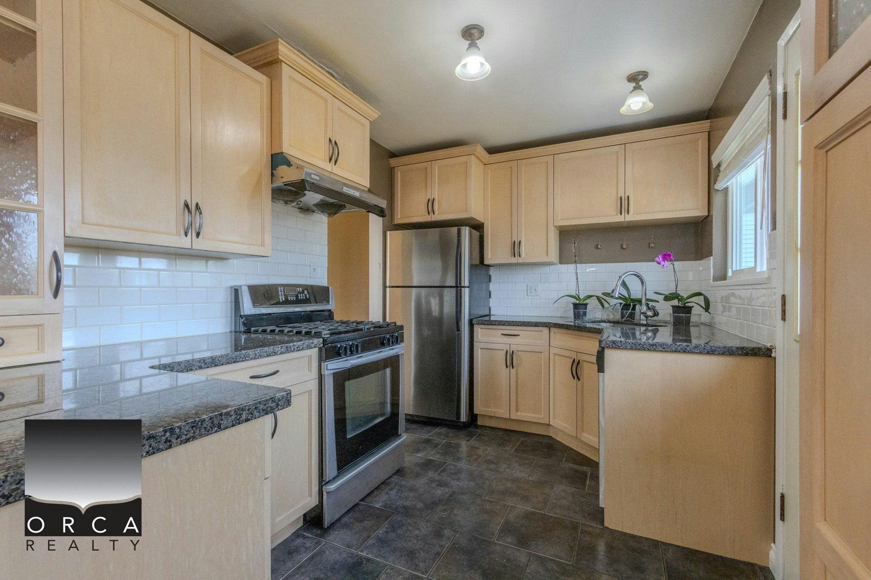 6547 Union Street, Burnaby, BC, V5B 1W7 - 2