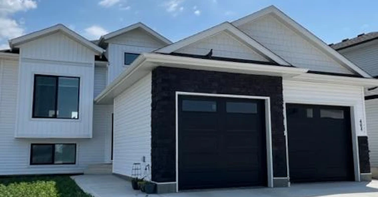 484 Woolf Bend, Saskatoon, SK, S7W 1E4