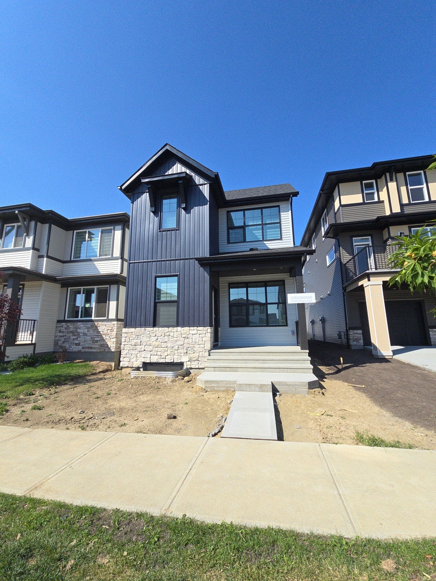 2885 Coughlan Green Southwest, Edmonton, AB, T6W 0C3